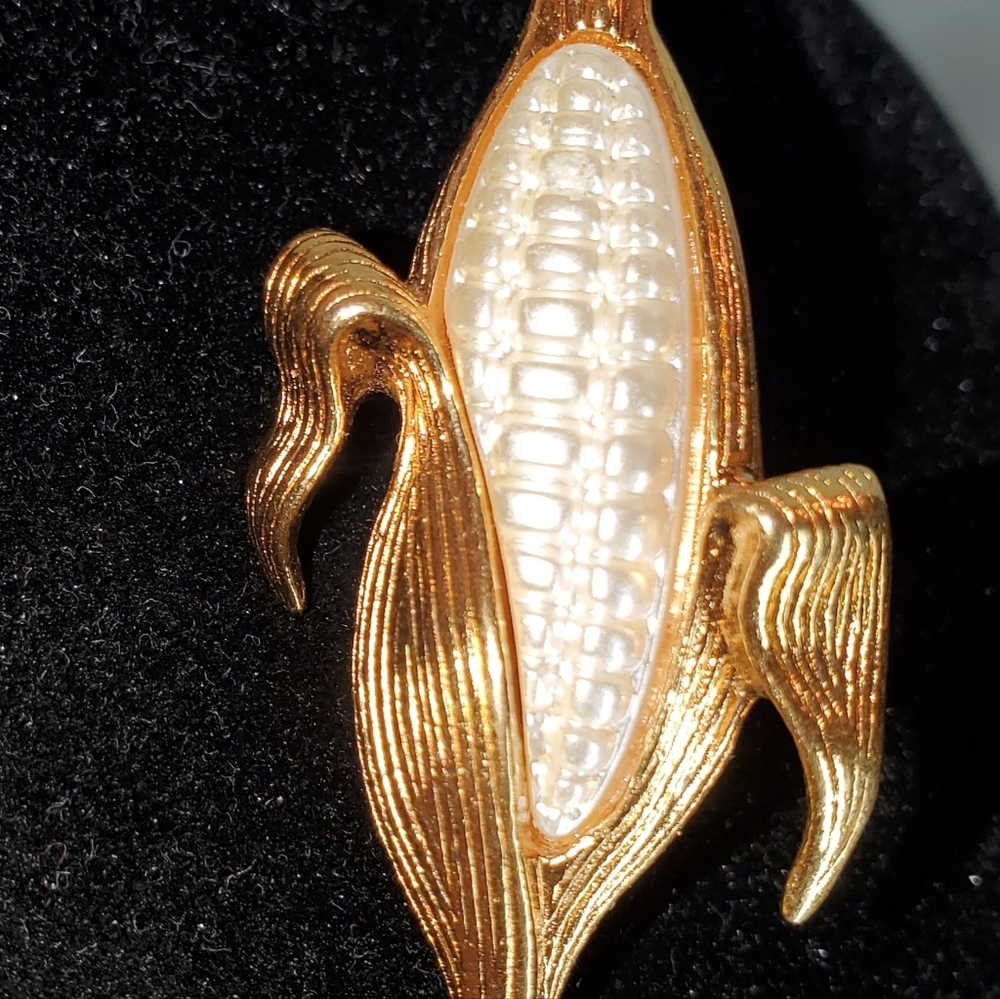 VTG Brooch Pin Gold Colored Ear Corn Pearlescent White Corn Cob Food Garden Farm